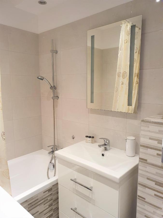 Wera - Klimatyczny 300 M Od Plazy Brzezno - Azw Apartment *